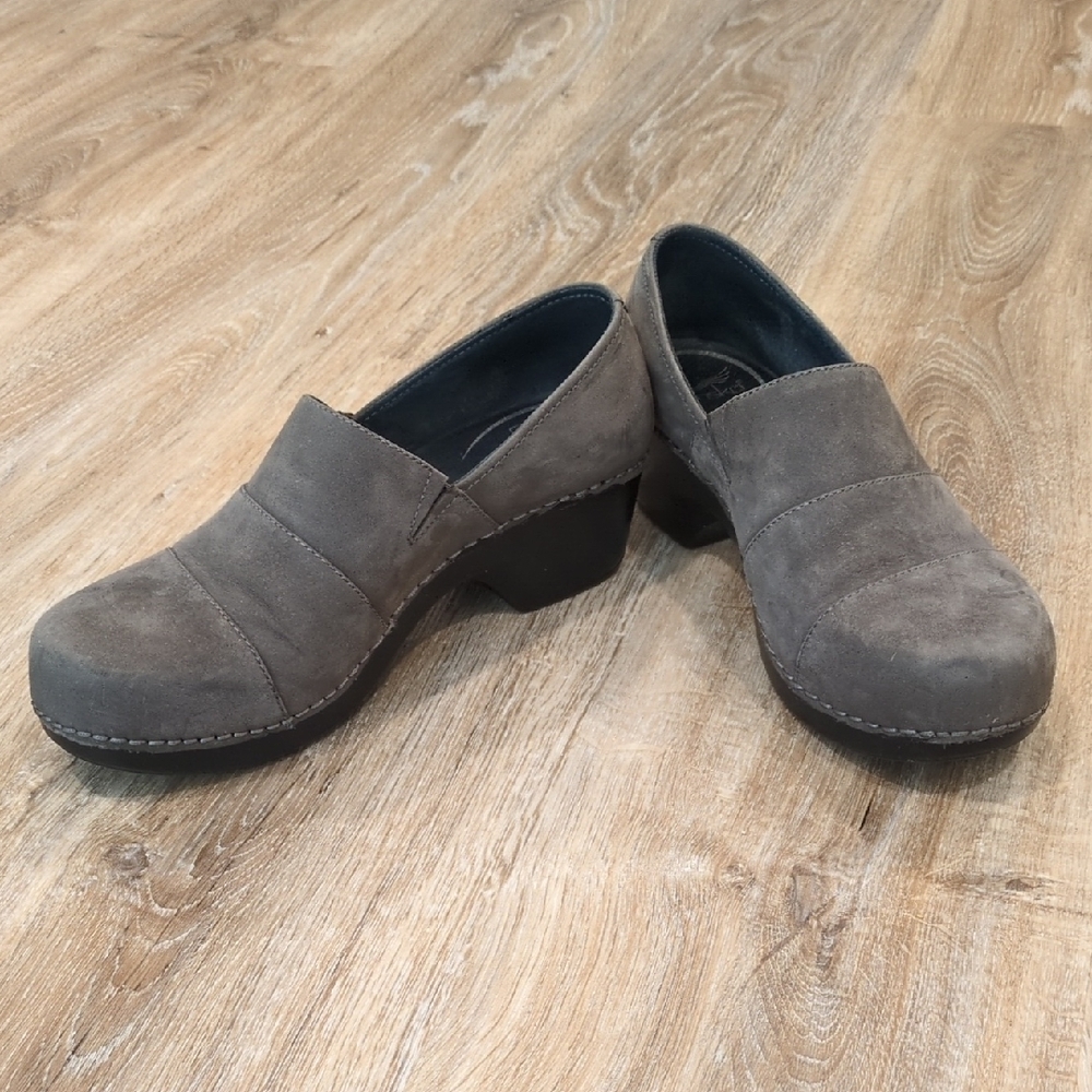 Dansko Women's Gray suede Slip-On Shoes Size 39 Euro (8.5-9 US)
